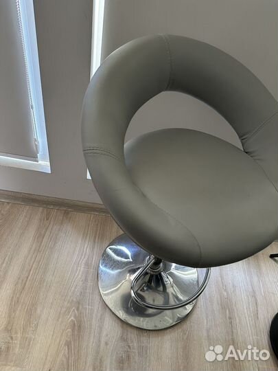 Стул для визажиста бровиста