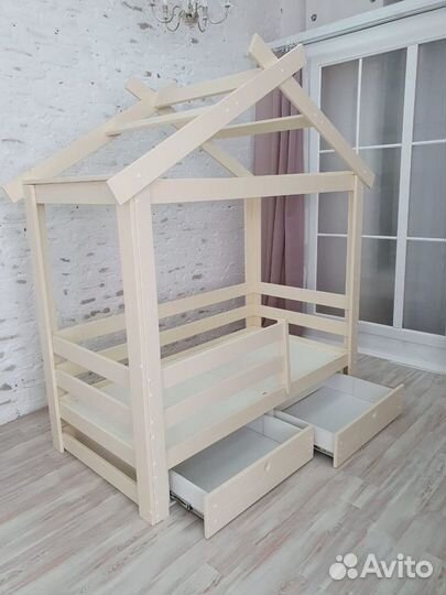 Детская кровать домик