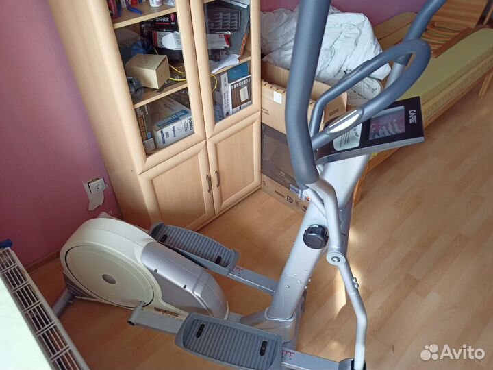 Эллиптический тренажер Care, панель неисправна