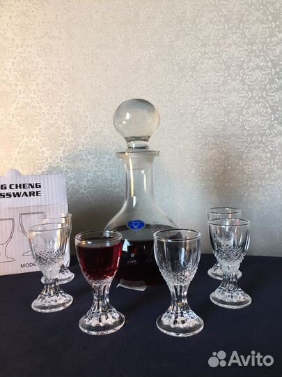 Графин с рюмками 
