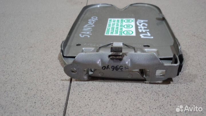 Лючок бензобака Renault Sandero 1