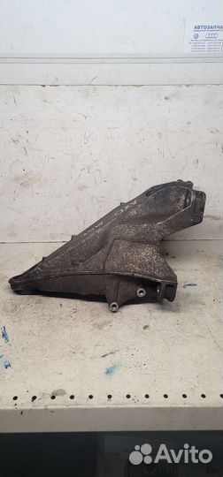 Кронштейн двигателя 7H0199370B VW Transporter T5