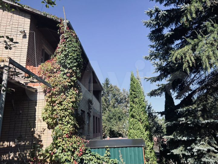 Таунхаус 200 м² на участке 5 сот.