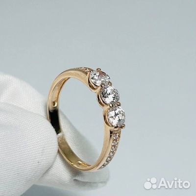 Золотое кольцо с камнем 18р
