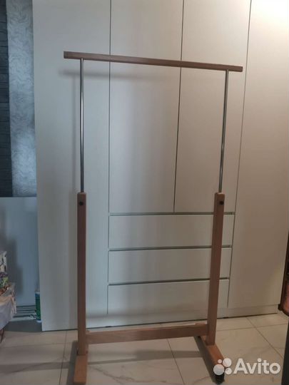 Вешалка напольная деревянная