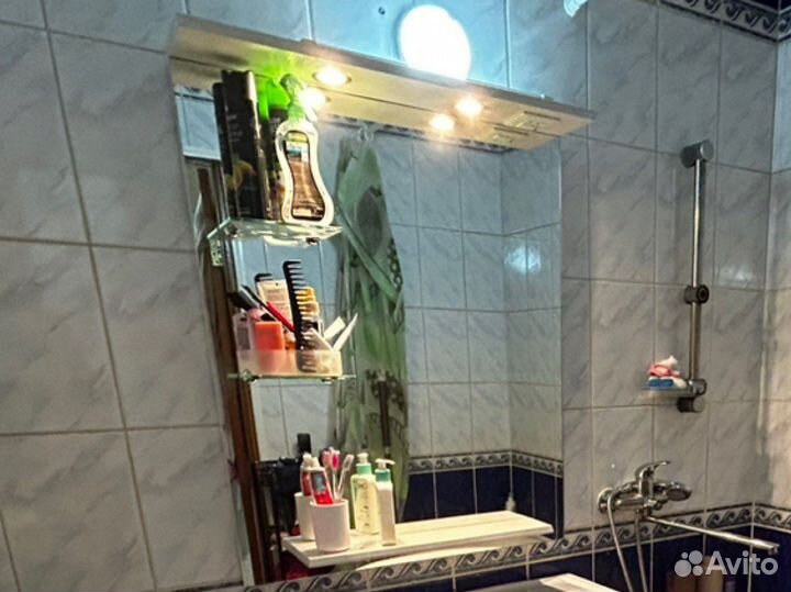 Зеркало в ванную с полочками