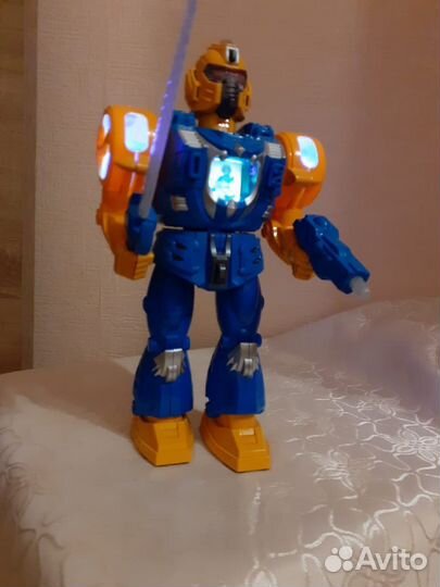 Игрушка робот