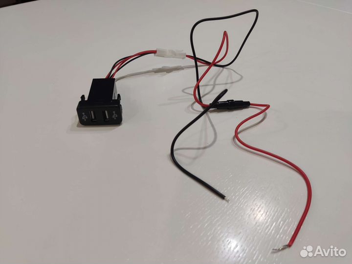 Автомобильно зарядное устройство с 2 usb портами