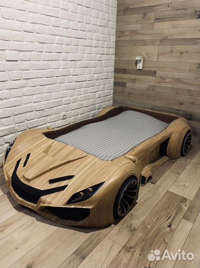 Детская кровать машина