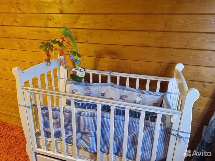 Продаётся детская кроватка с продольным маятником