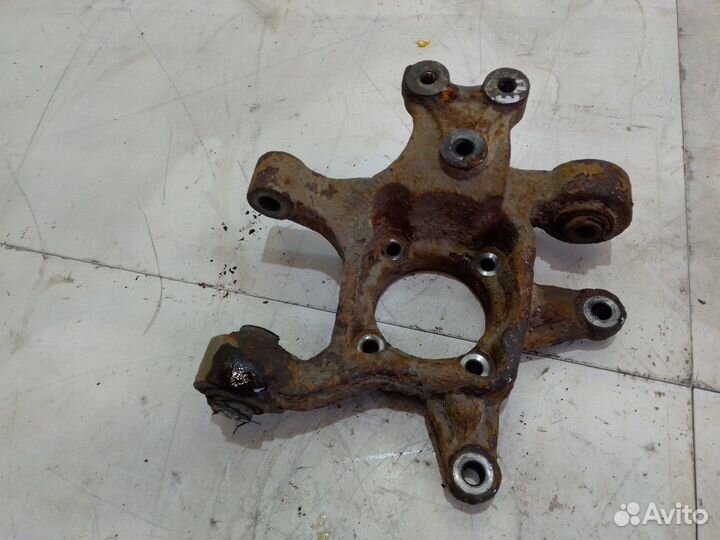 Кулак поворотный задний правый 4WD 2.4