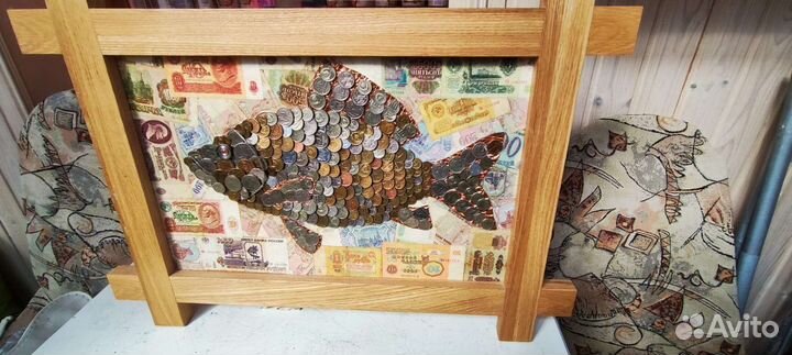 Картина из монет и купюр
