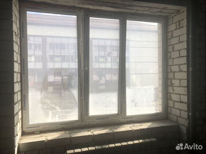 Пластиковые окна и дверь б/у