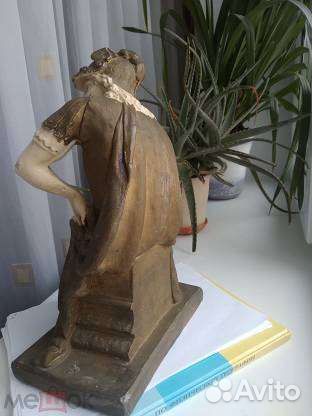 Старинная статуэтка