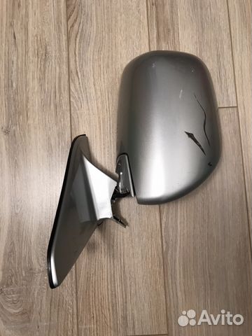 Правое боковое зеркало