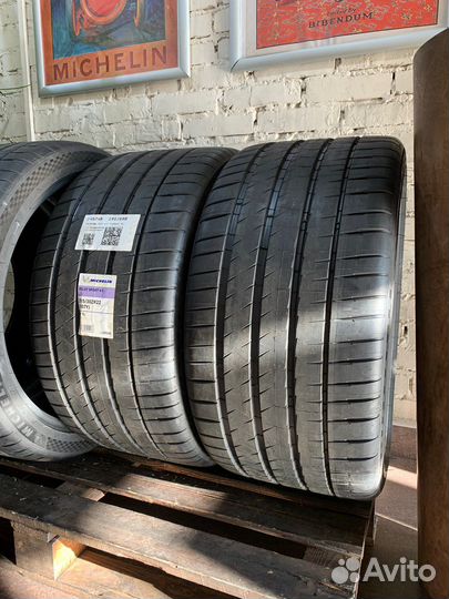 Michelin Pilot Sport 4 S 275/35 R22 и 315/30 R22