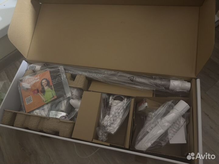 Вертикальный пылесос redmond rv-ur360