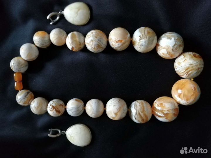 Янтарные бусы