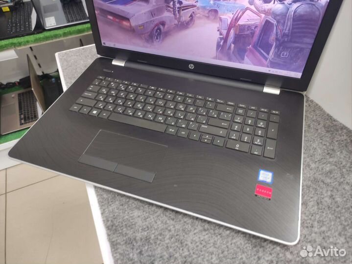 HP HD+ i3-6006U 8GB DDR4 Radeon R530 2GB