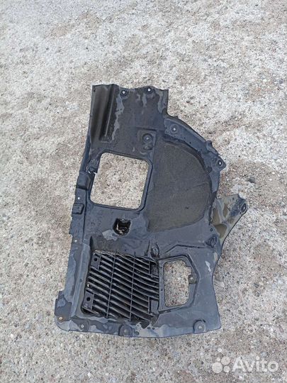 BMW G30 передний левый подкрылок