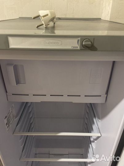 Холодильник c морозильником Брюса М110 серый