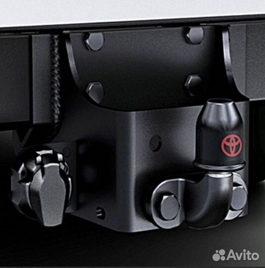 Оригинальный фаркоп фланцевый Toyota Hilux (thule)