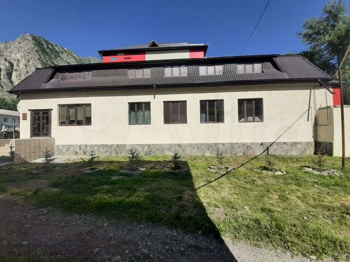 Дом 457 м² на участке 4,5 сот.