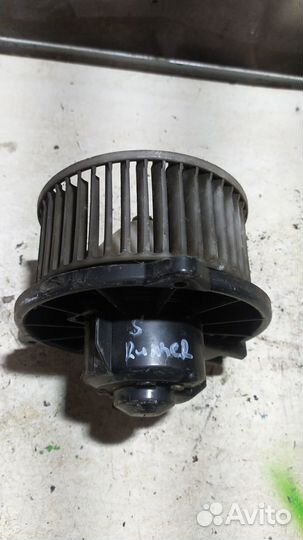 Моторчик печки Митсубиси Спейс Раннер