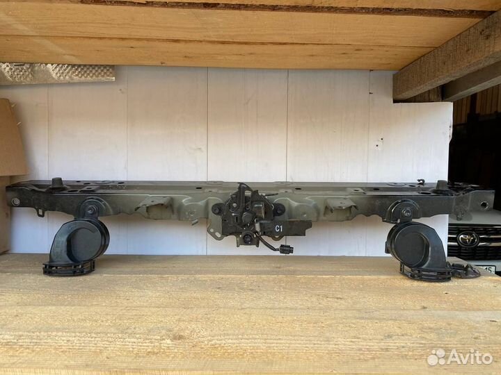 Планка телевизора верхняя Camry V70 V75