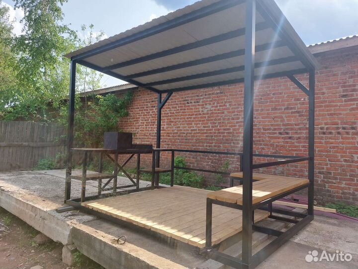 Мангальная зона под крышей