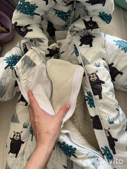 Кровать и детские вещи