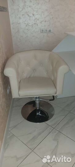 Парикмахерское кресло