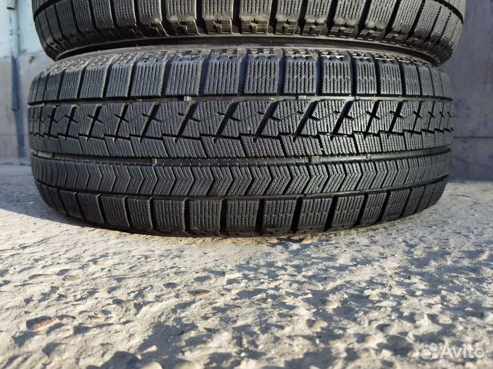 Bridgestone Blizzak VRX 215/60 R17 99S