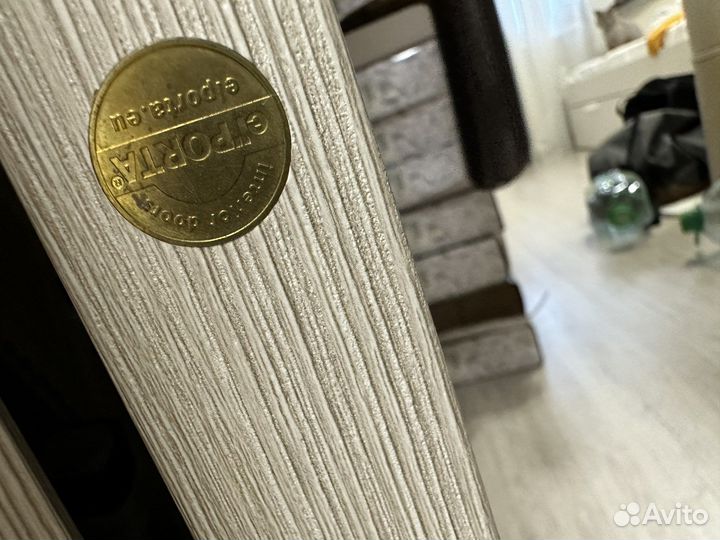 Двери межкомнатные 200 80 бу с коробкой