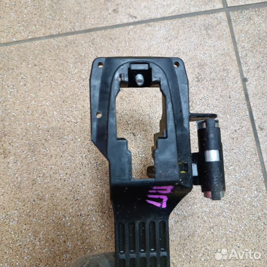 Кронштейн ручки двери Пер.Прав Toyota Corolla Е150