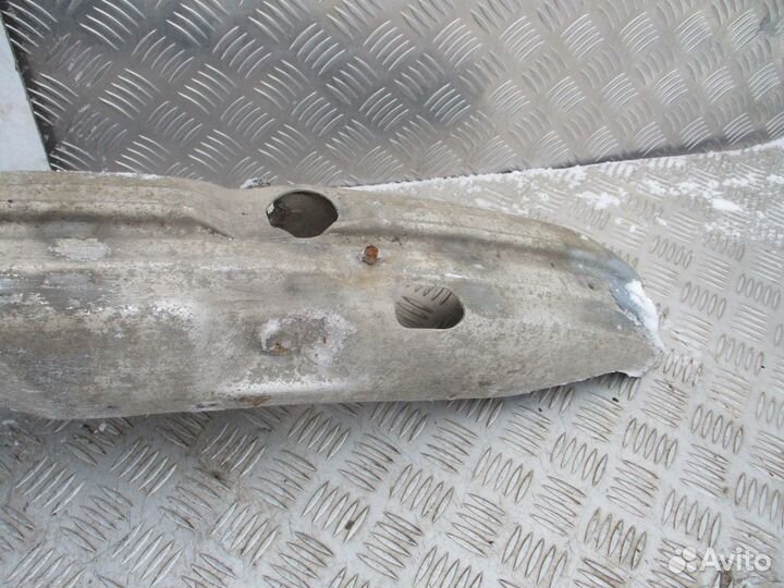 Усилитель переднего бампера BMW E39 1997г