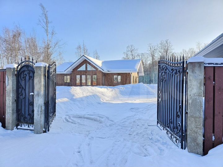 Коттедж 241 м² на участке 21 сот.