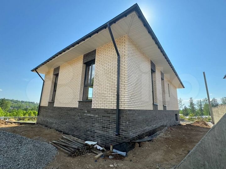 Коттедж 240 м² на участке 7,5 сот.