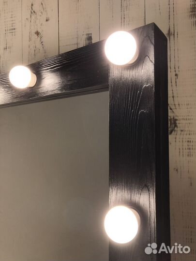 Гримерное зеркало с подсветкой