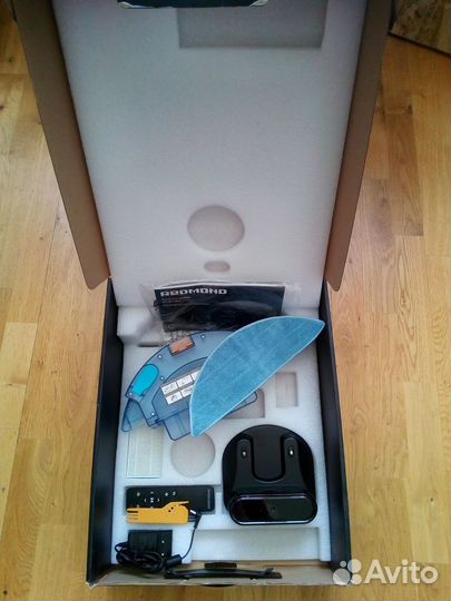 Робот пылесос Redmond RV-R650s