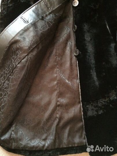 Продам теплую мутоновую шубу с капюшоном