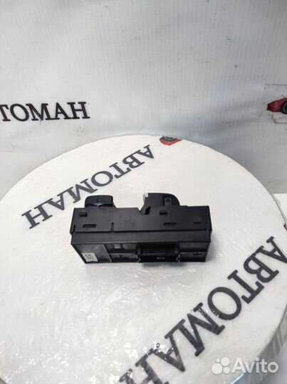 Кнопка стеклоподъемника передняя правая Murano Z52