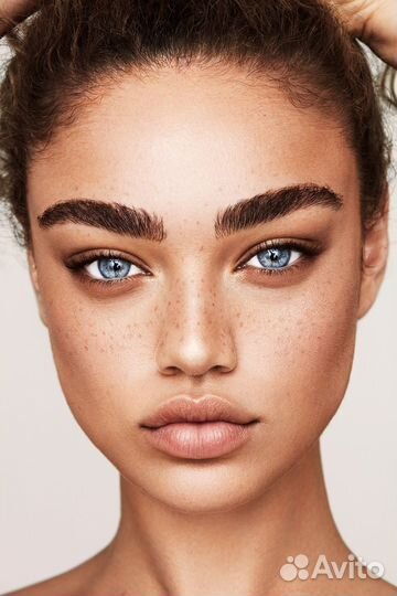 Визажист - бровист