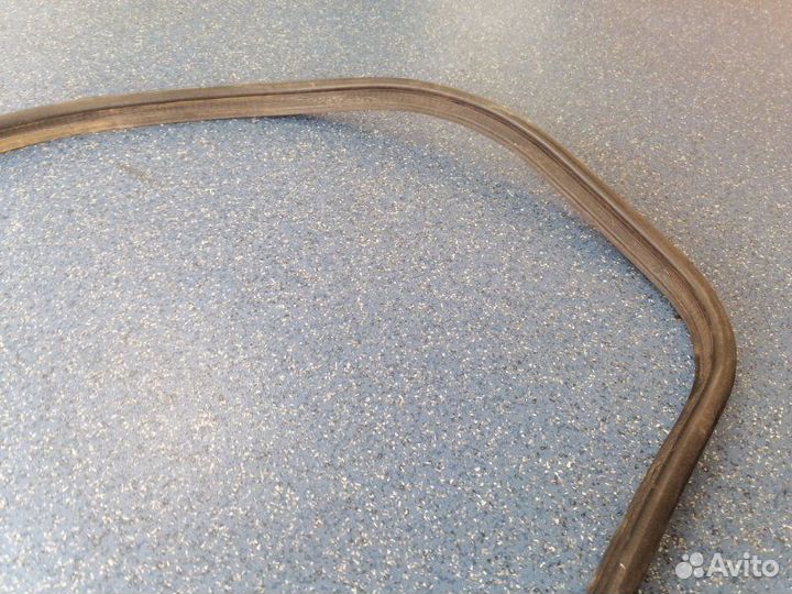 Уплотнитель багажника Toyota Corolla E150