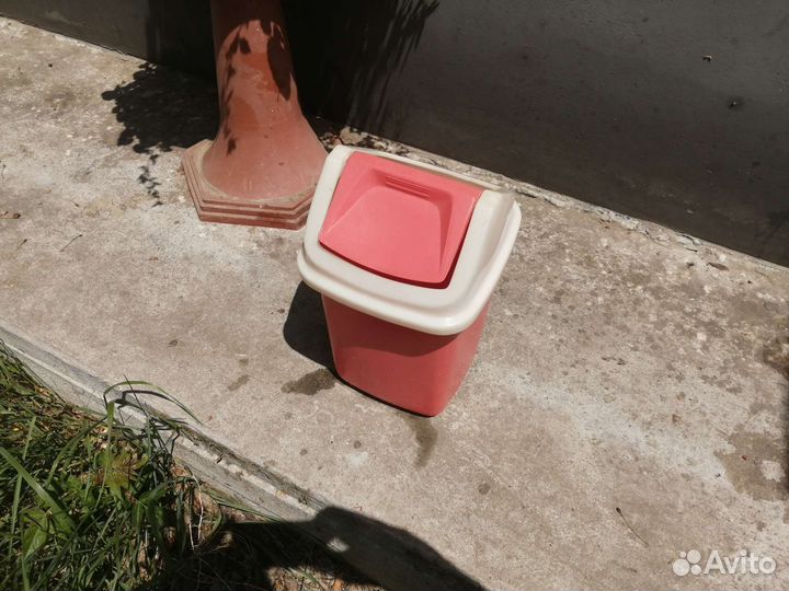 Мусорное ведро с крышкой на 14л