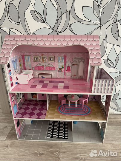 Кукольный домик с мебелью
