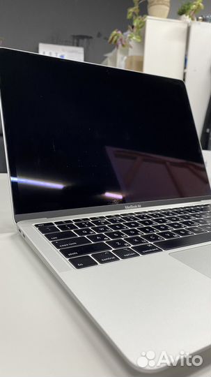 Apple MacBook Air 13 2020 core i5 8gb 256