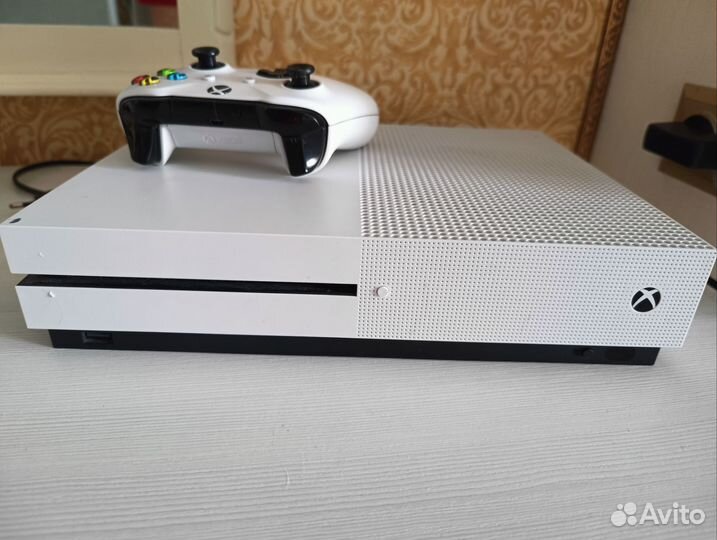 Игровая консоль xbox one S 1 tb. Подписка. Игры