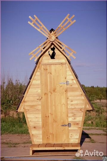 Уличный туалет деревянный