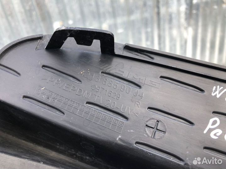 Mercedes W213 20- AMG Решетка бампера правая 1720